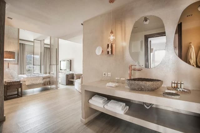 SUITE WITH JACUZZI