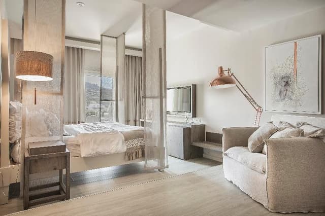 SUITE WITH JACUZZI