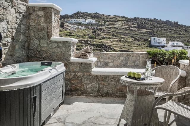 SUITE WITH JACUZZI