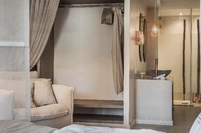 SUITE WITH JACUZZI