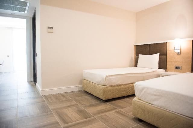 FAMILY ROOM CONNECTING ROOM