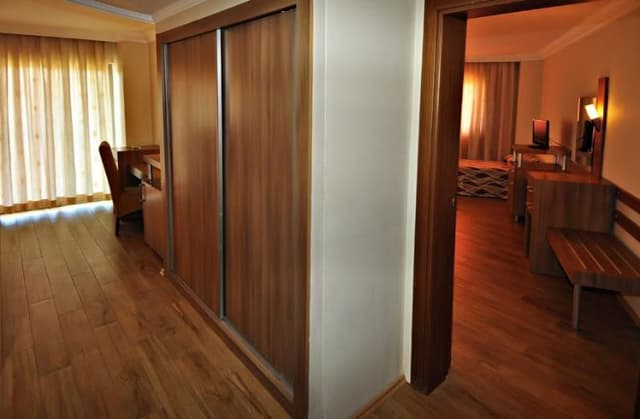 FAMILY ROOM CONNECTING ROOM