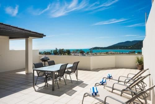 Two-Bedroom Two Bathroom Apartment with Hot Tub and Sea View