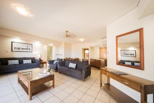 Three-Bedroom Two Bathroom Apartment with Spa Bath and Sea View