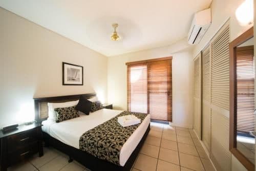 Three-Bedroom Two Bathroom Apartment with Spa Bath and Sea View