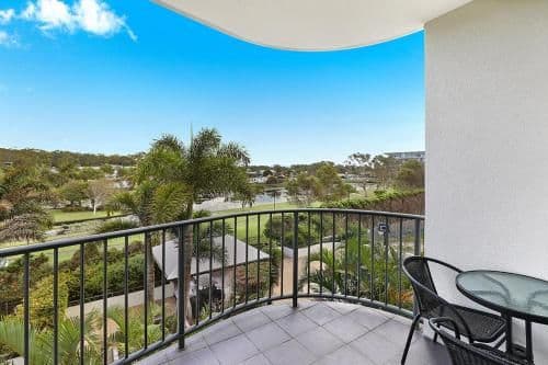 Spacious Southern Oceanview 3 Bedroom Apartment with 2 Balconies (301