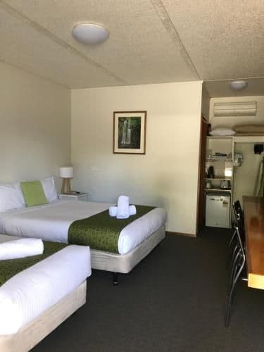 Queen Room with Single Bed