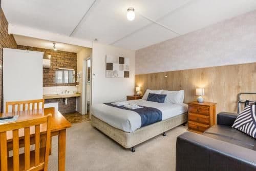 Standard Queen Room