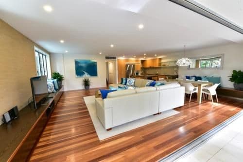 Three-Bedroom Belongil Penthouse