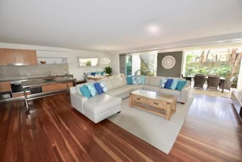 Three-Bedroom Belongil Penthouse