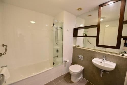 Three-Bedroom Belongil Penthouse
