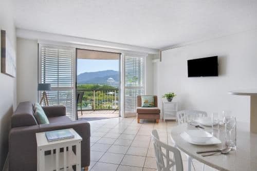 One-Bedroom Apartment with Ocean View and Spa Bath