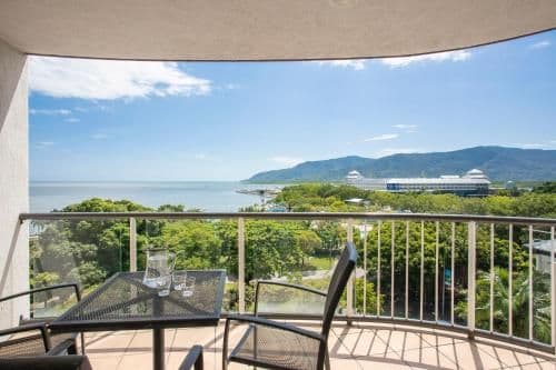 One-Bedroom Apartment with Ocean View and Spa Bath