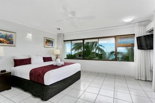 Superior Three-Bedroom Apartment with Sea View & Free Return Airport Transfers