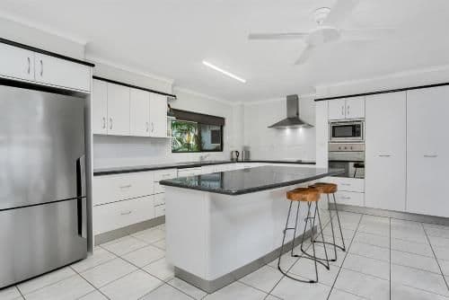 Superior Three-Bedroom Apartment with Sea View & Free Return Airport Transfers