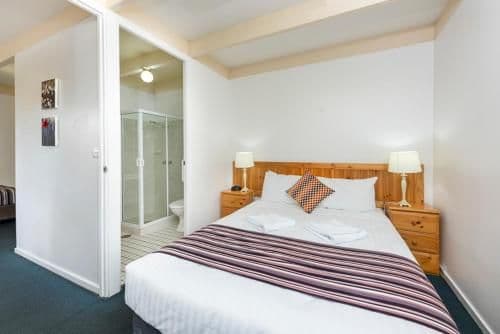 Queen Villa with Dual Access Ensuite Bathroom