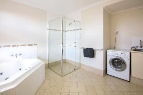 Two-Bedroom Apartment with Spa Bath