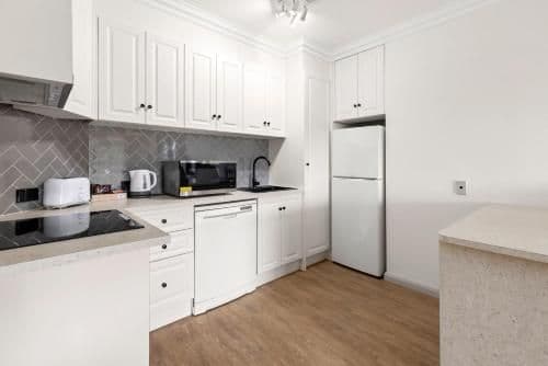 Deluxe One Bedroom Apartment