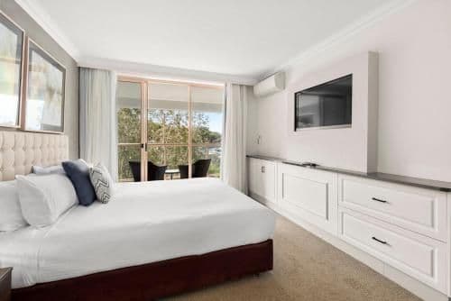 Deluxe One Bedroom Apartment