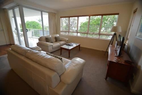 Deluxe One-Bedroom Apartment