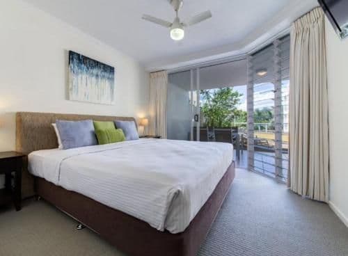 Deluxe Two-Bedroom Apartment with Pool View