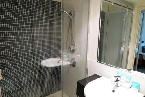 Deluxe Two-Bedroom Apartment with Pool View