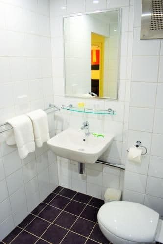 Deluxe One-Bedroom Apartment