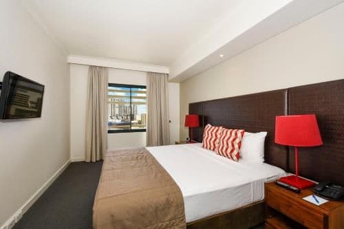 One-Bedroom Apartment with City View - Weekly Housekeeping