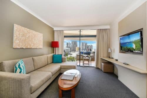 One-Bedroom Apartment with City View - Weekly Housekeeping