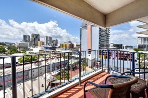 One-Bedroom Apartment with City View - Weekly Housekeeping