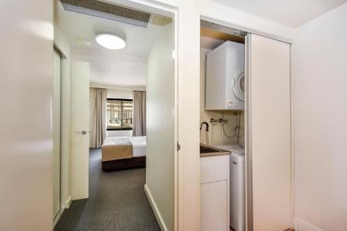 One-Bedroom Apartment with City View - Weekly Housekeeping