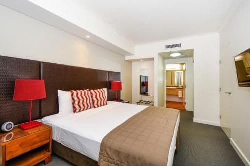 One-Bedroom Apartment with City View - Weekly Housekeeping