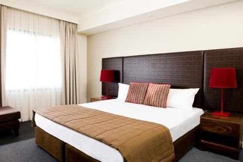 One-Bedroom Apartment with City View - Weekly Housekeeping