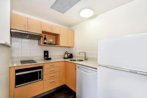 One-Bedroom Apartment with City View - Weekly Housekeeping