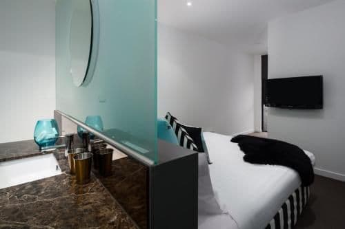Two-Bedroom Apartment with Spa Bath