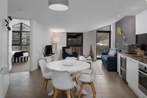 Two-Bedroom Apartment with Spa Bath