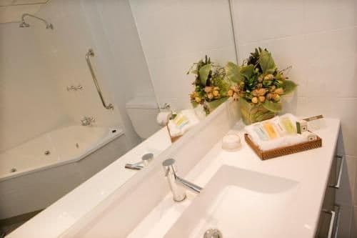 Deluxe Spa Room