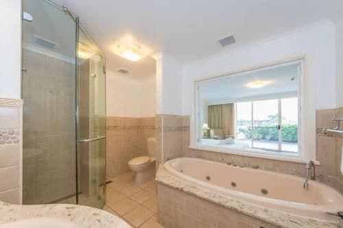 Studio with Spa Bath