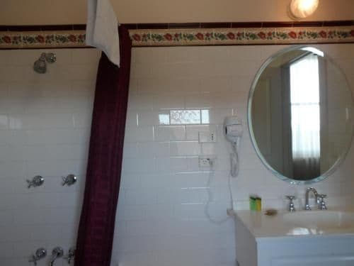 Special Offer - Deluxe King or Twin Room - Elvis Festival