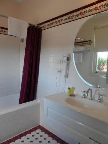 Deluxe King or Twin Room