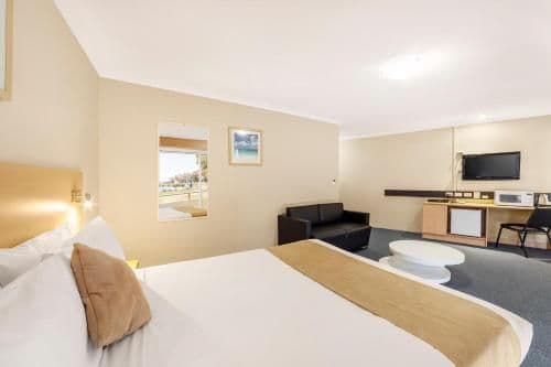 Queen Room with Spa Bath
