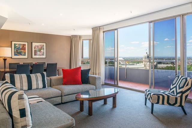 APARTMENT THREE BEDROOMS