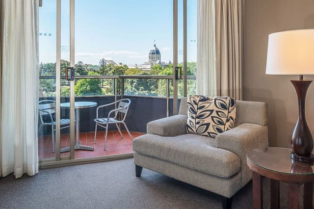 APARTMENT PARK VIEW