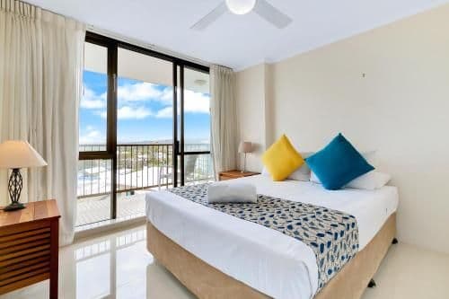 Three-Bedroom Apartment (Level 4-12)