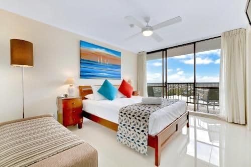 Three-Bedroom Apartment (Level 4-12)