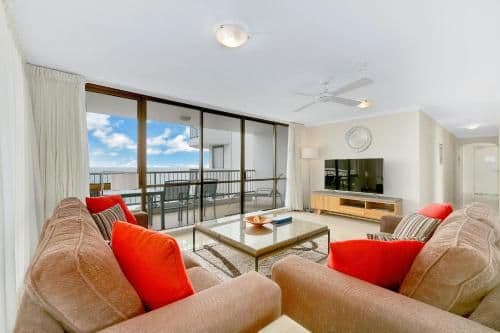 Three-Bedroom Apartment (Level 4-12)