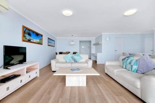 Two-Bedroom Apartment (Level 4-12)