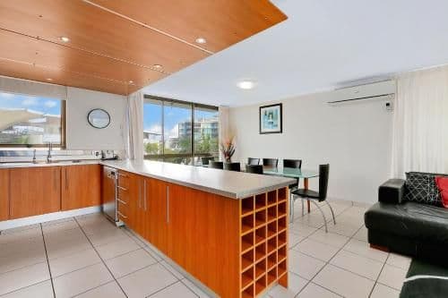 Three-Bedroom Apartment (Level 4-12)