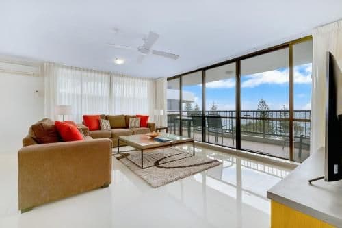 Three-Bedroom Apartment (Level 4-12)