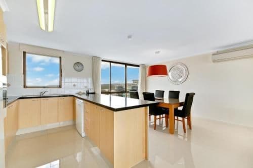 Three-Bedroom Apartment (Level 4-12)